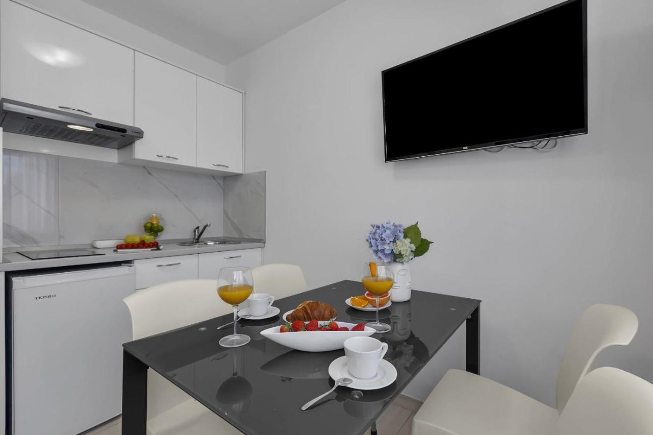 Hortenzija Apartments มาคาร์สกา ภายนอก รูปภาพ