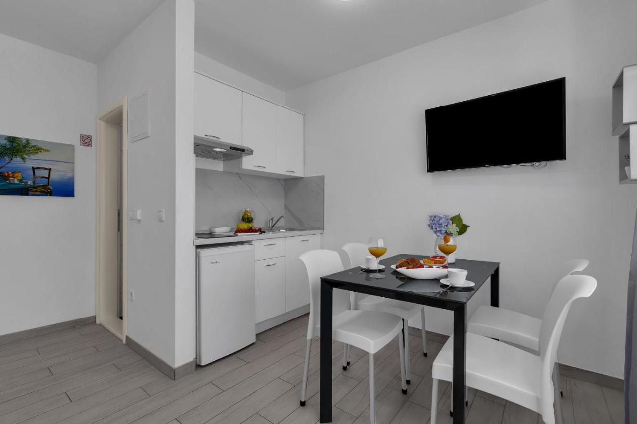 Hortenzija Apartments มาคาร์สกา ภายนอก รูปภาพ